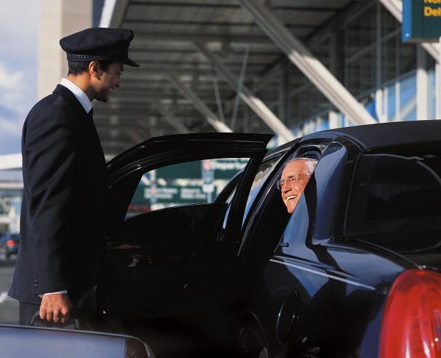The Advantages of Recruiting a Limo Administration at the Air terminal